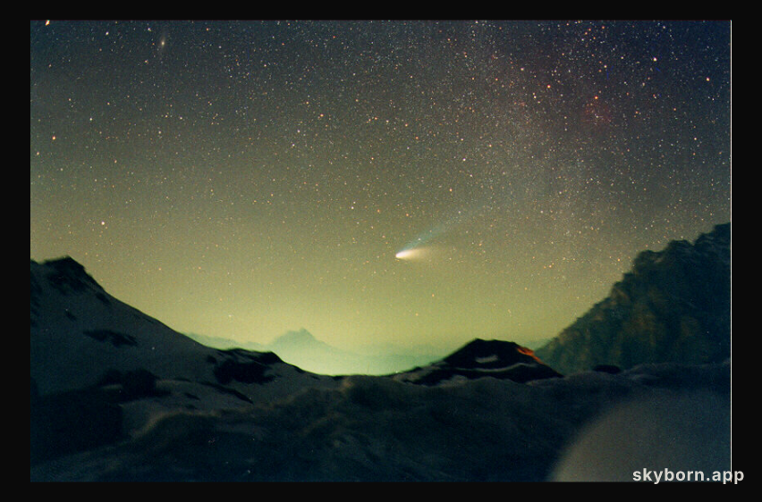 Comet Hale-Bopp Over Val Parola Pass
Credit: