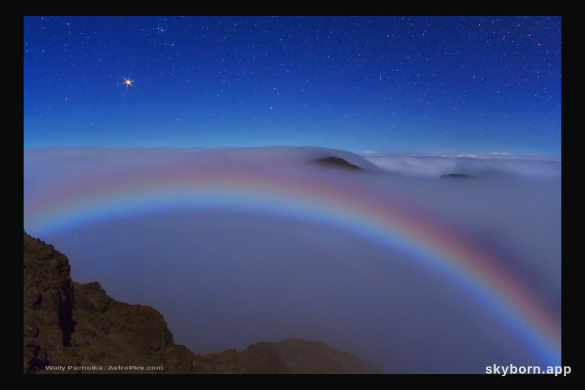 Mars and a Colorful Lunar Fog Bow