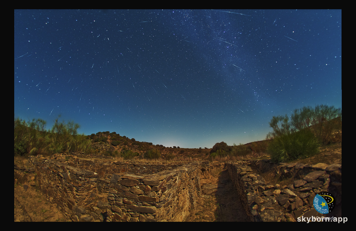 Draconid Meteors Over Spain