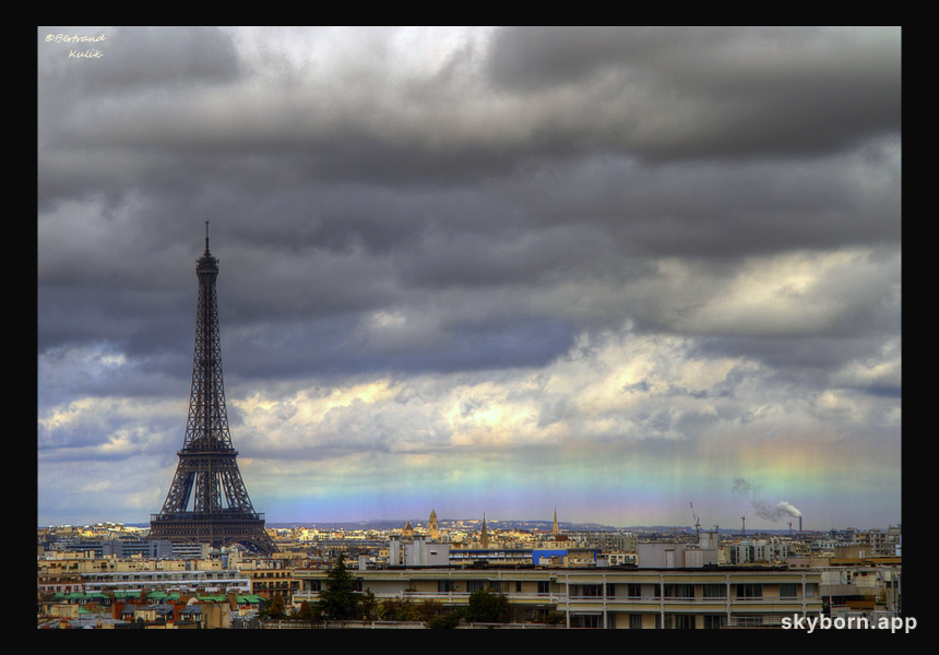 A Horizon Rainbow in Paris