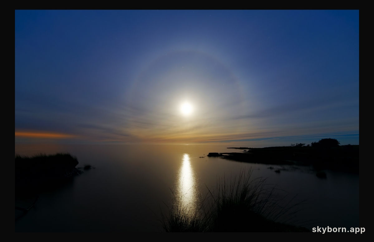 A Super Moon's Halo