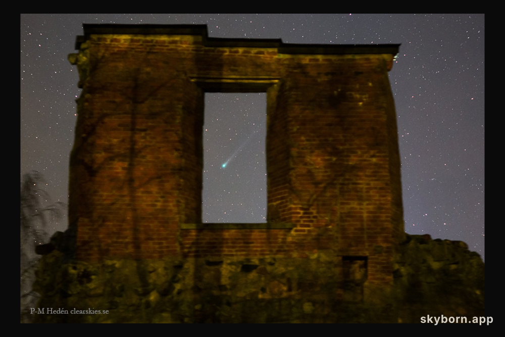 Comet Lovejoy through M�rby Castle Ruins
