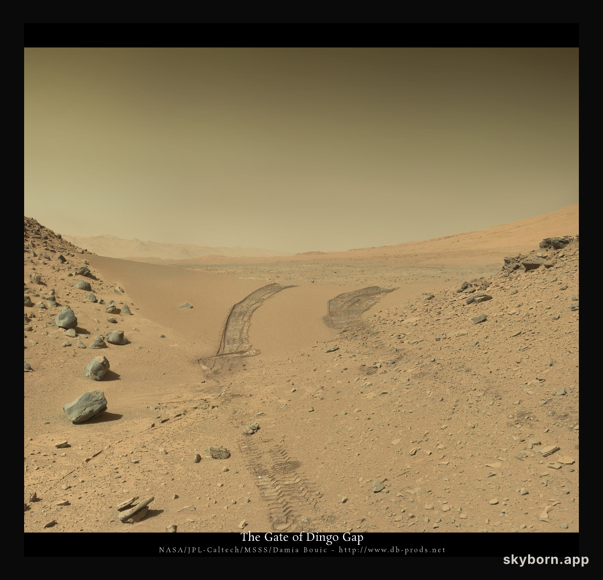 Crossing Dingo Gap on Mars