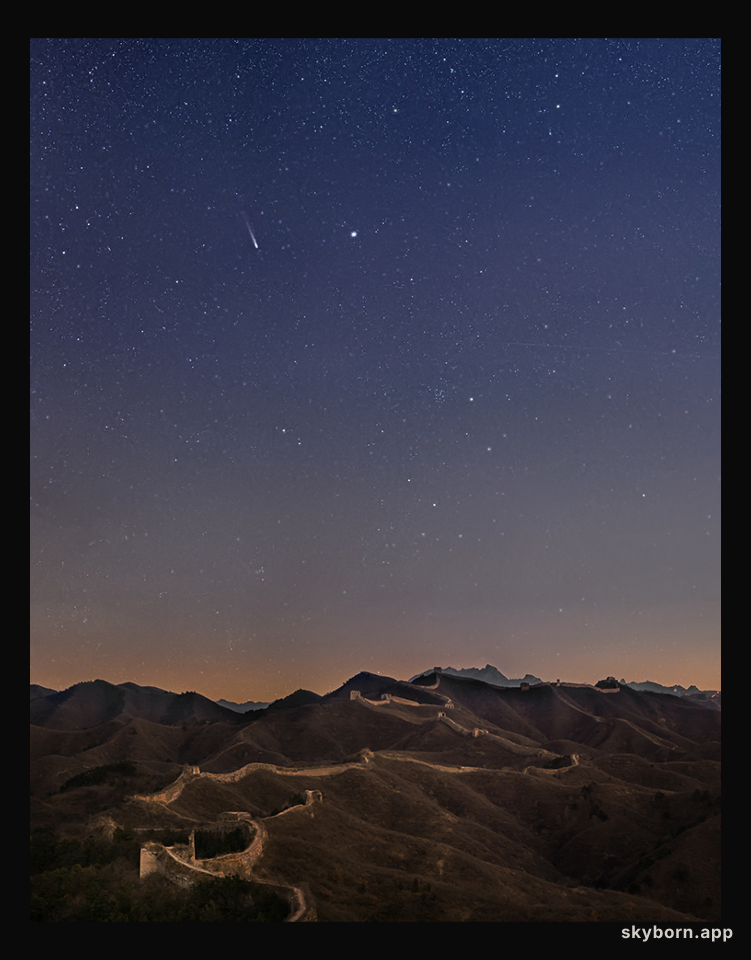 Comet Lovejoy over the Great Wall