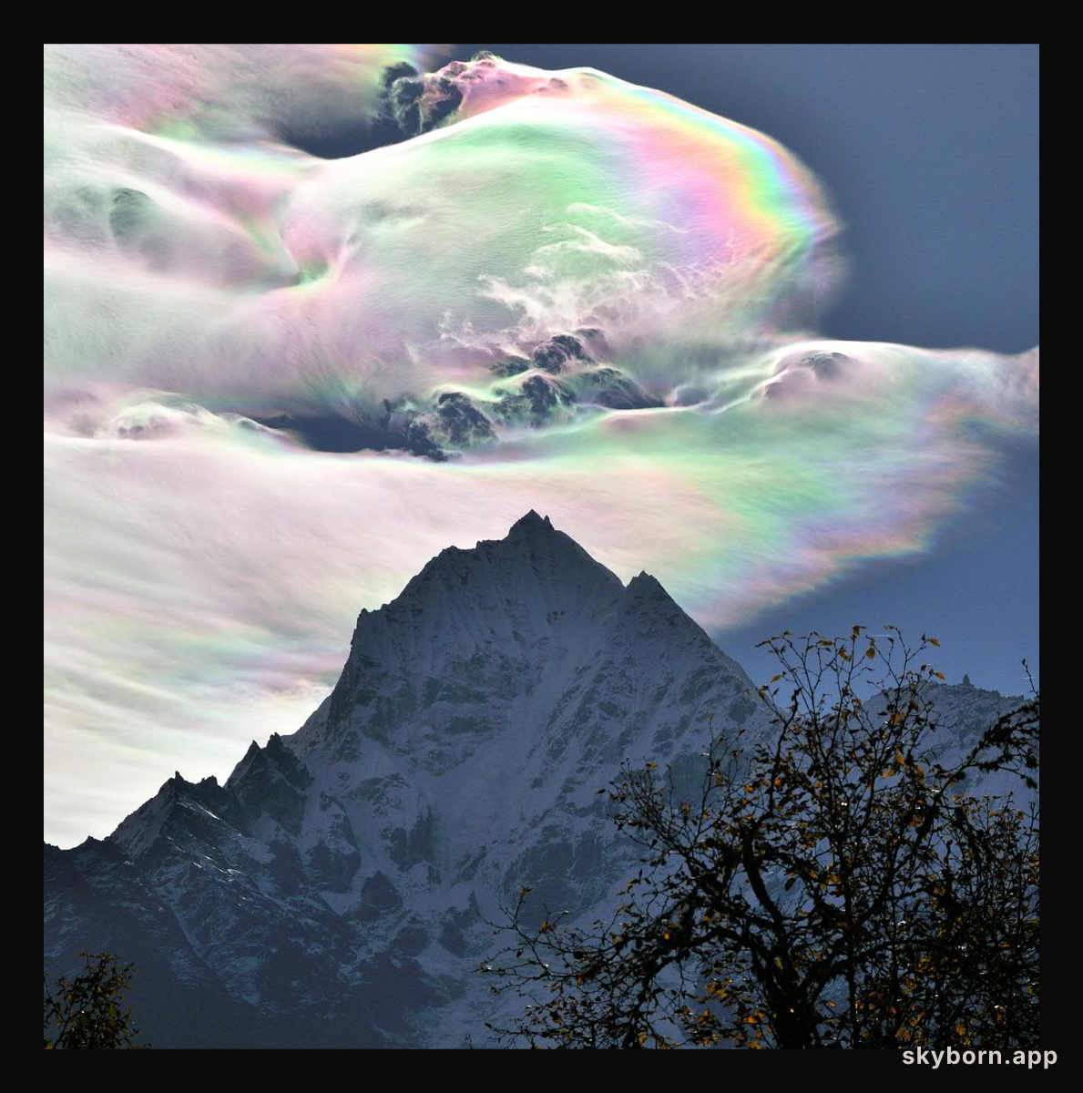 Iridescent Clouds over Thamserku