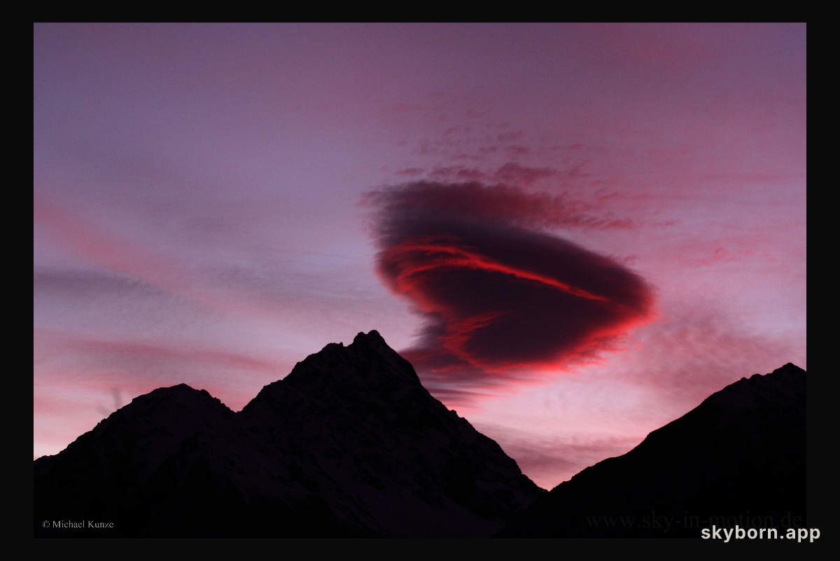 A Heart Shaped Lenticular Cloud