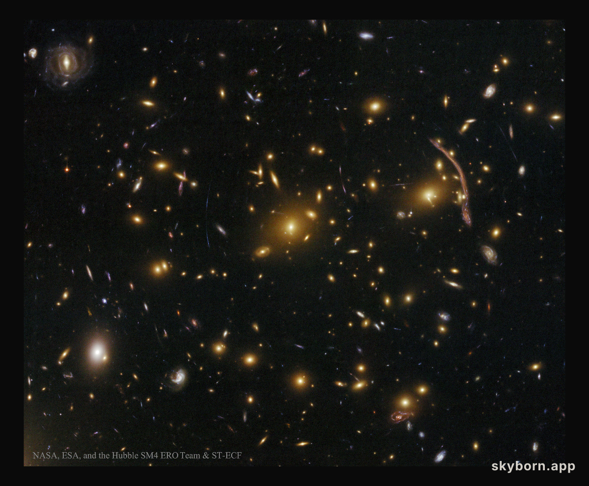 Abell 370: Galaxy Cluster Gravitational Lens