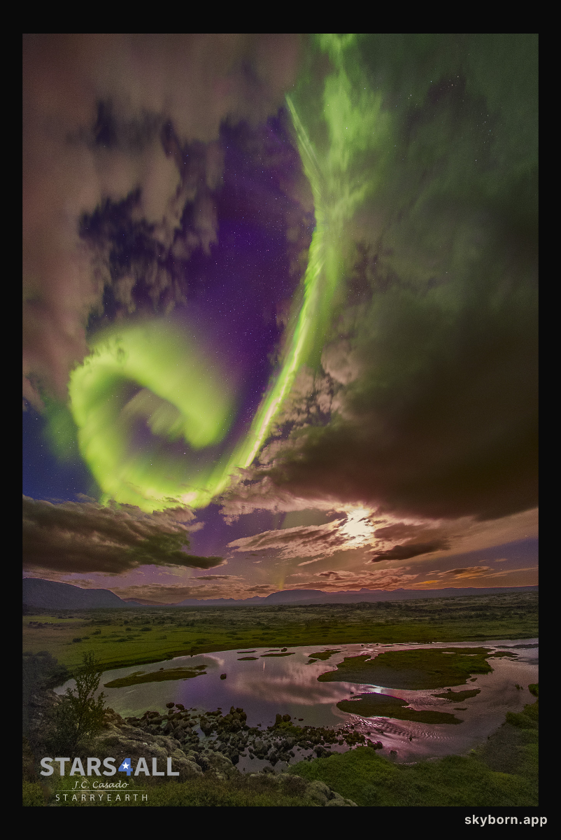 Aurora over Icelandic Fault