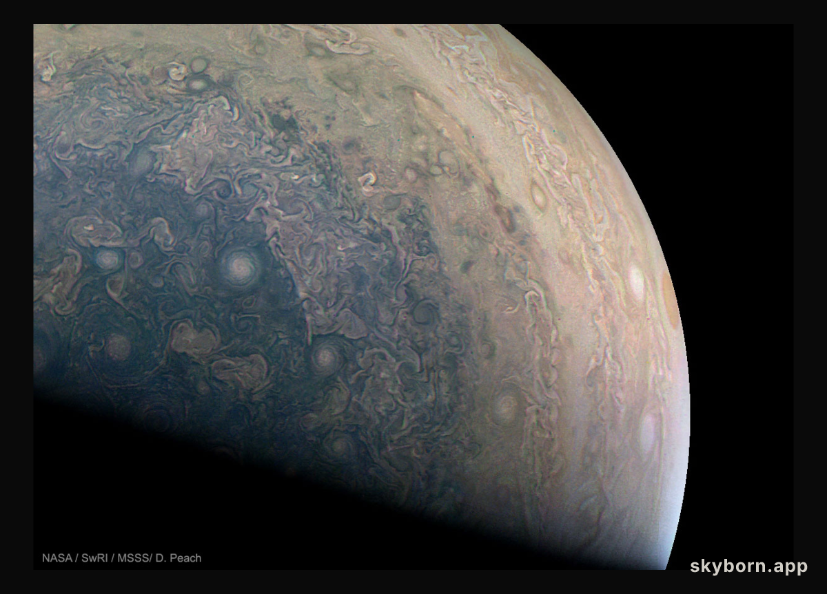 Cloud Swirls around Southern Jupiter from Juno