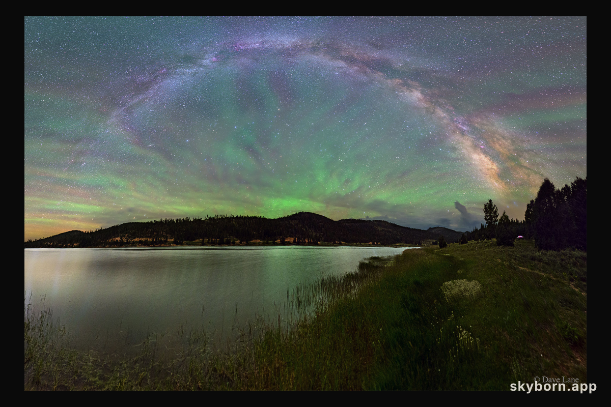 An Airglow Fan from Lake to Sky