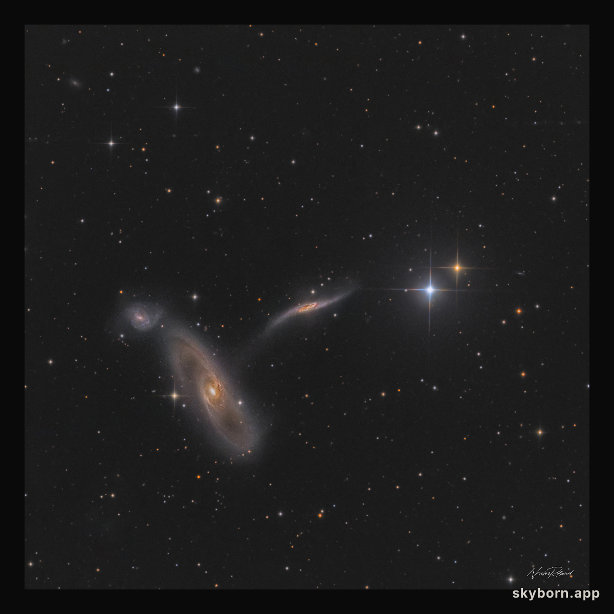 Arp 286: Trio in Virgo
