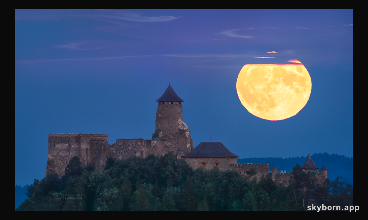 Lubovna Full Moon