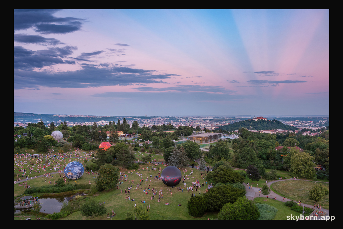 Anticrepuscular Rays at the Planet Festival