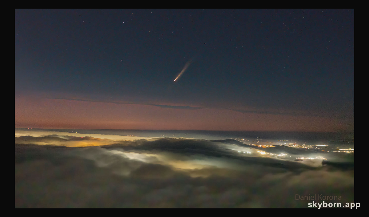 Comet Tsuchinshan-ATLAS over Mexico