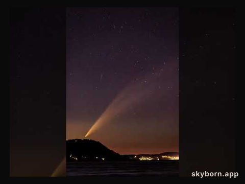 Comet G3 ATLAS Setting over a Chilean Hill