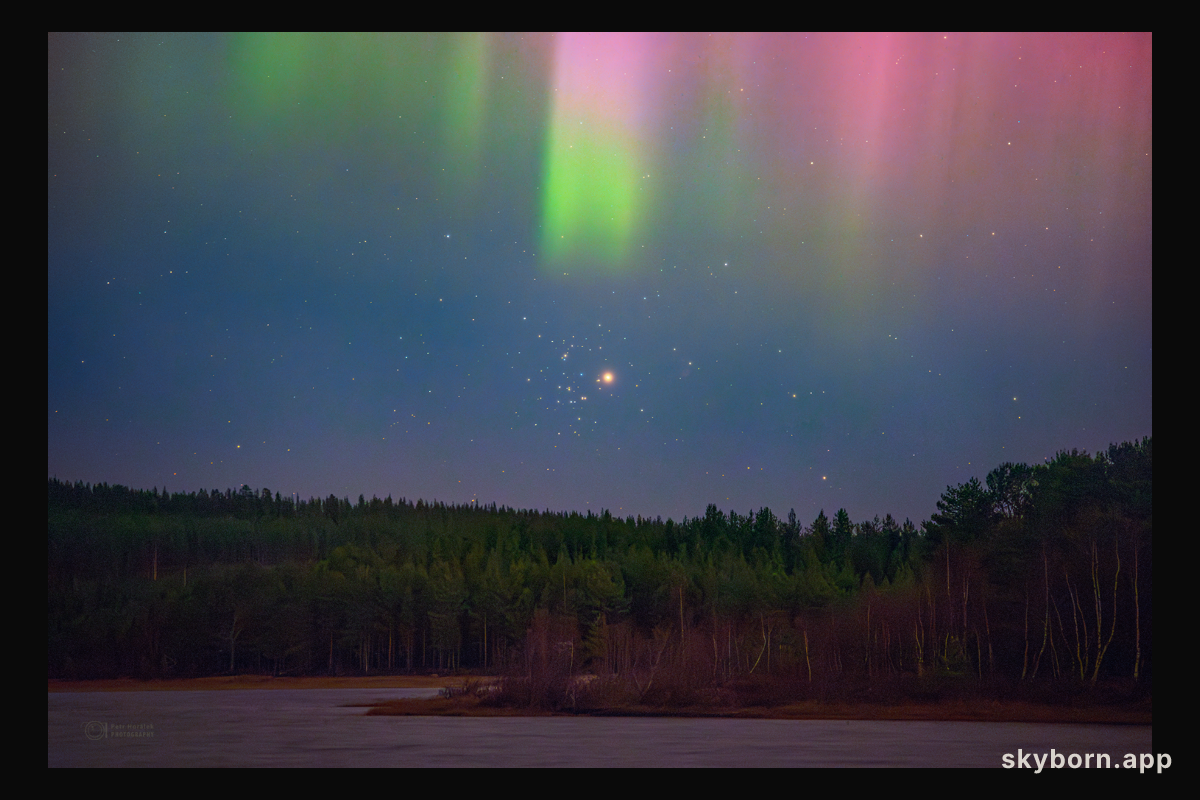 Mars and the Beehive Under an Aurora
