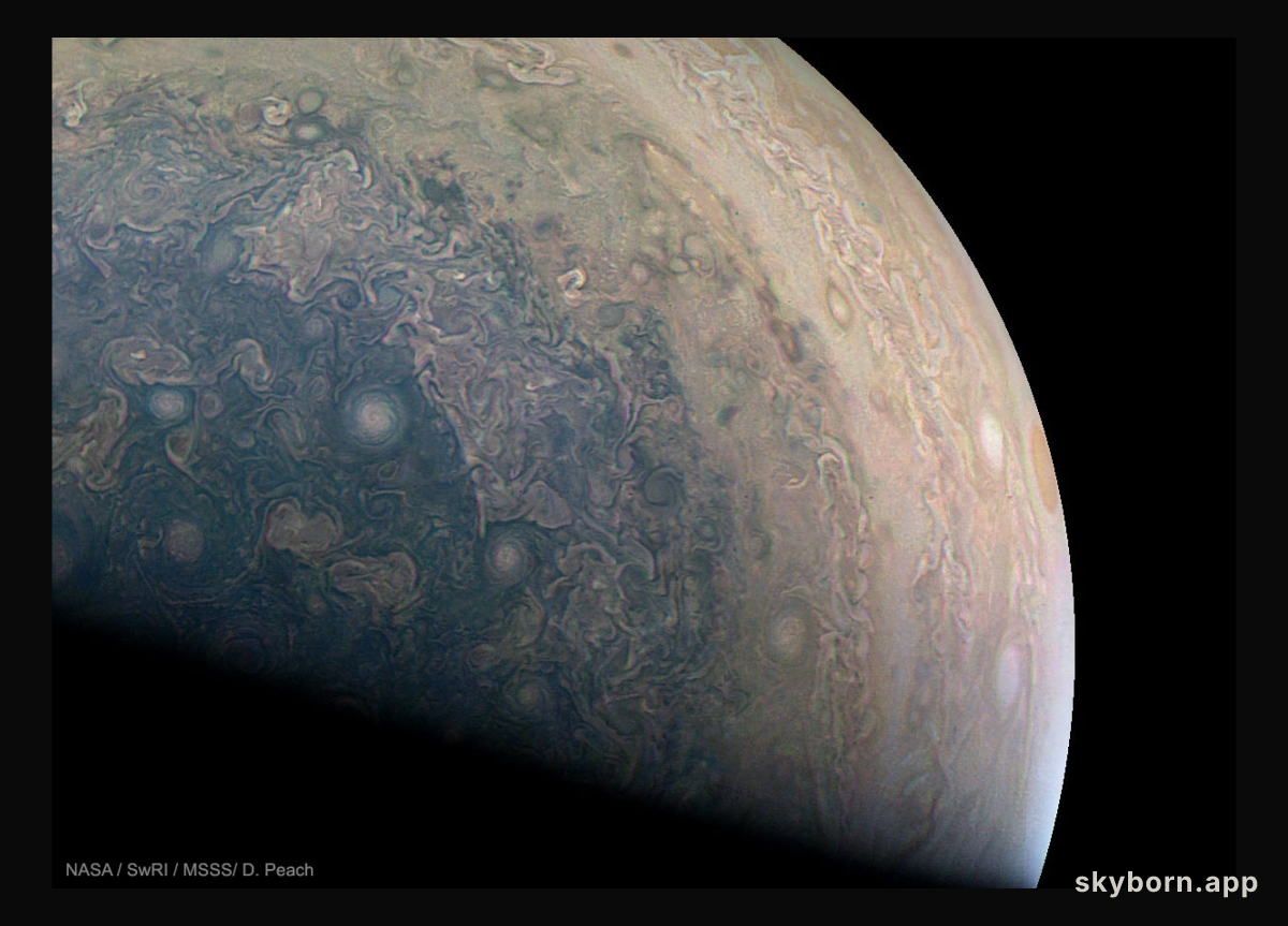 Cloud Swirls around Southern Jupiter from Juno