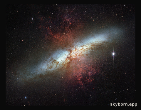 The magnificent starburst galaxy Messier 82