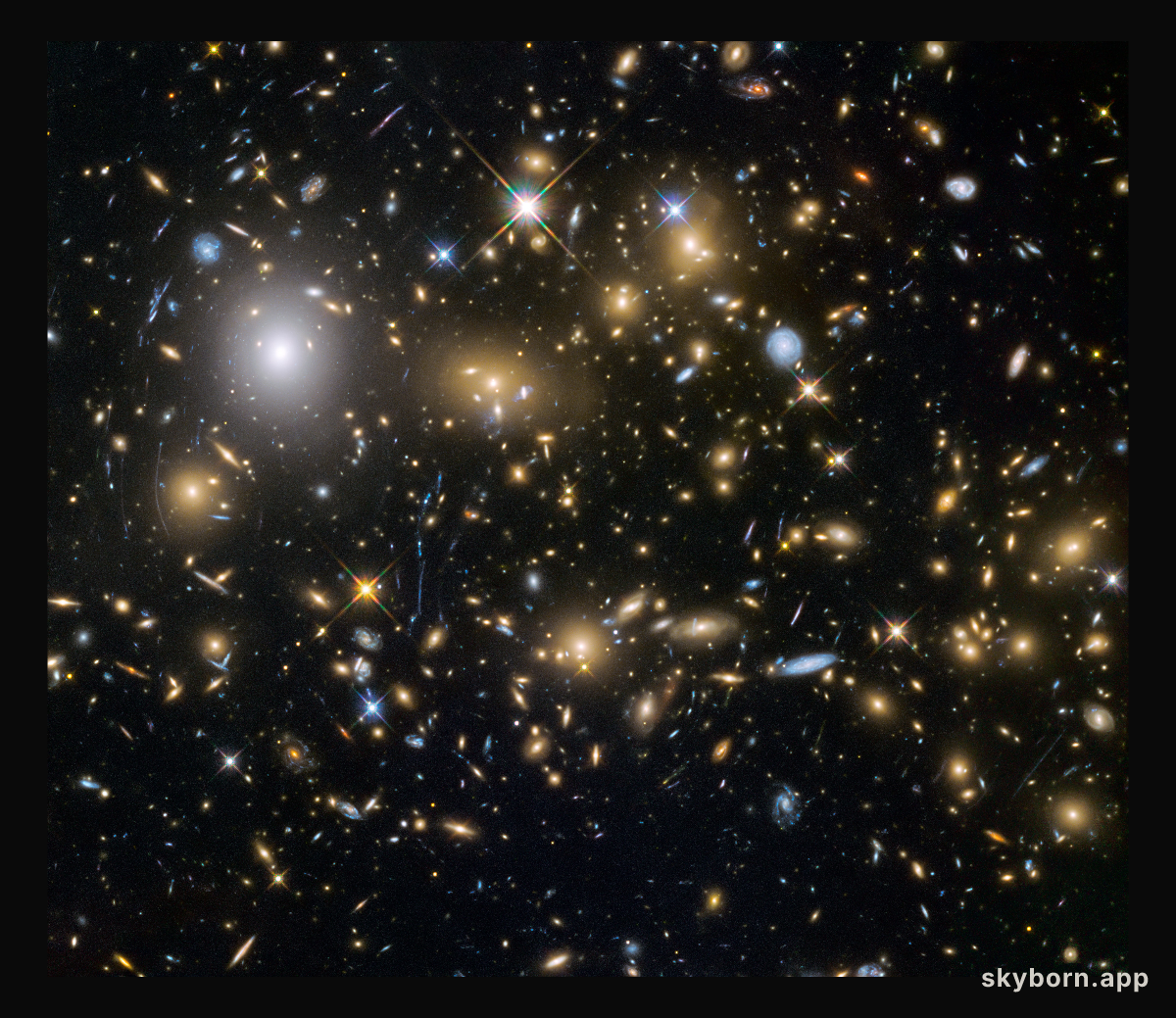 Hubble Frontier Fields view of MACSJ0717.5+3745