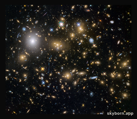 Hubble Frontier Fields view of MACSJ0717.5+3745
