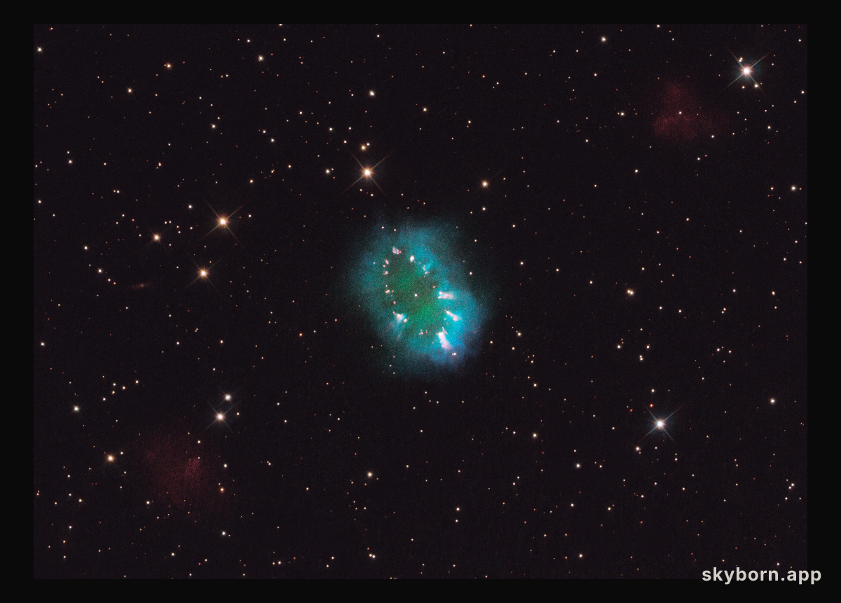 Hubble offers a dazzling necklace