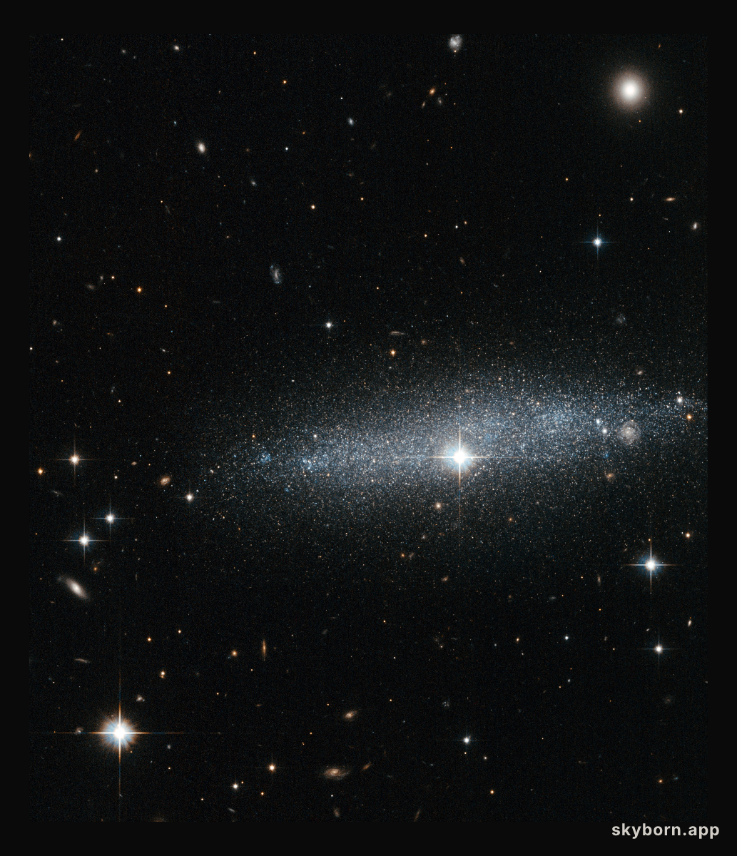 Glitter galaxy: An edge-on view of the ESO 318-13 galaxy