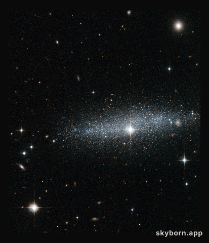 Glitter galaxy: An edge-on view of the ESO 318-13 galaxy