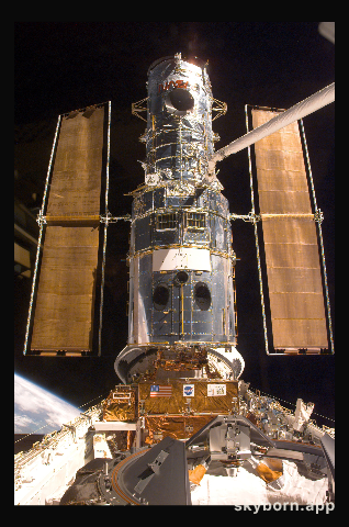 SM3A: Hubble captured in Discovery's Cargo Bay