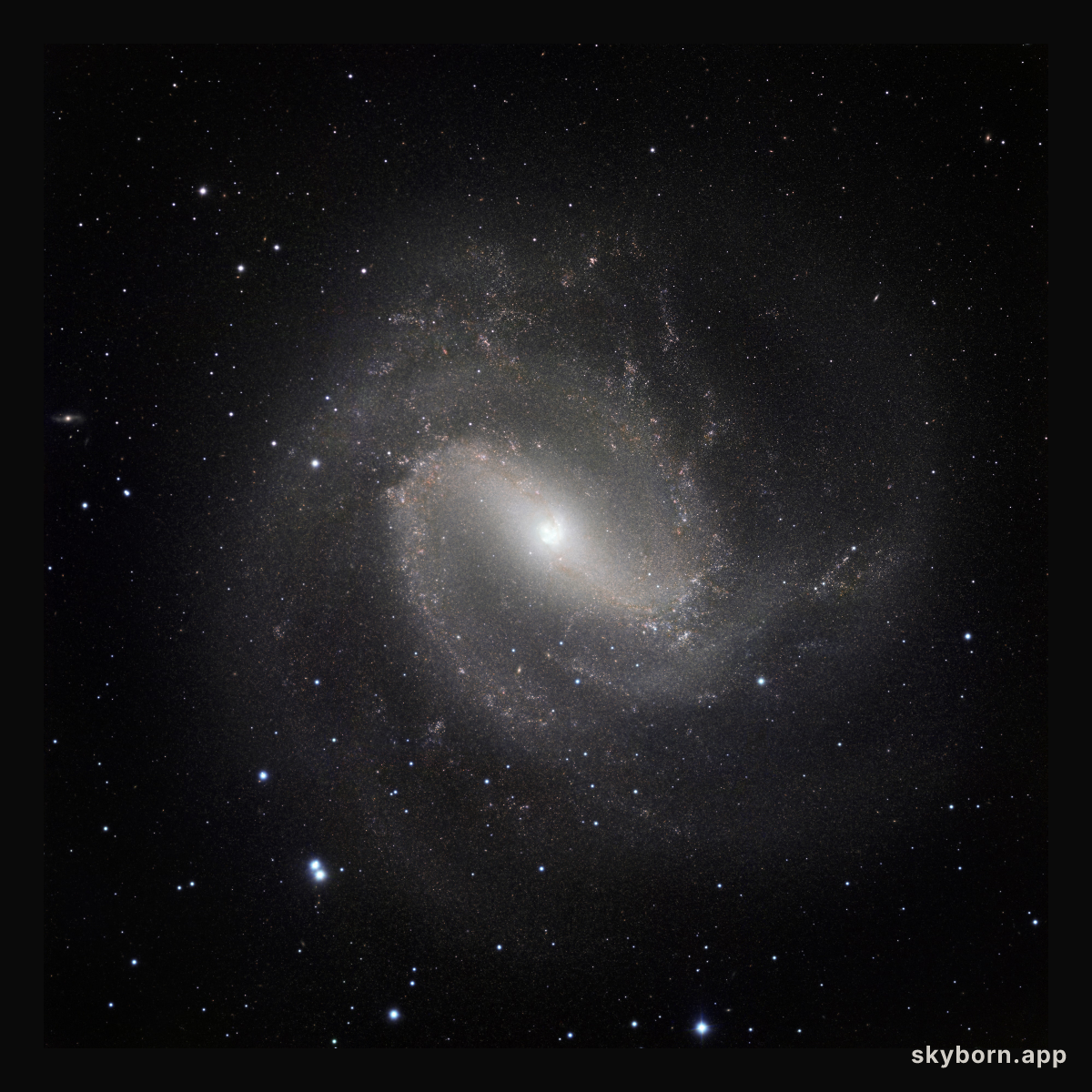 The classic spiral Messier 83 seen in the infrared with HAWK-I