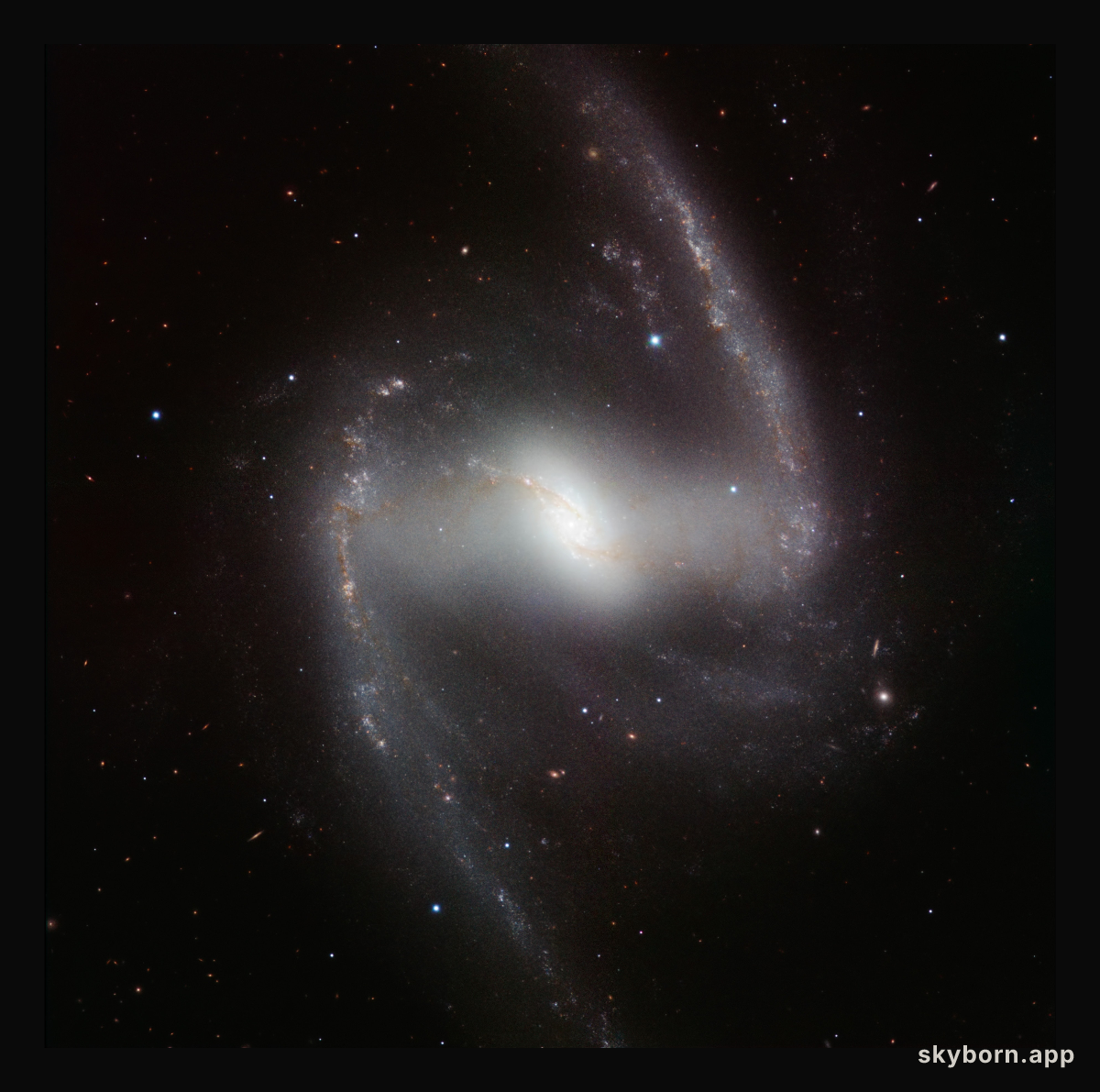 HAWK-I infrared image of the spectacular barred spiral galaxy NGC 1365*