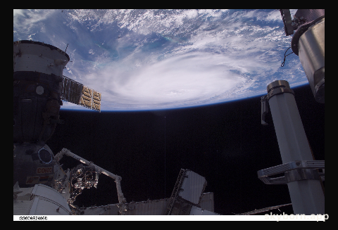 Hurricane Jeanne, as seen from the International Space Station at 17:16:43 GMT, September 25, 2004