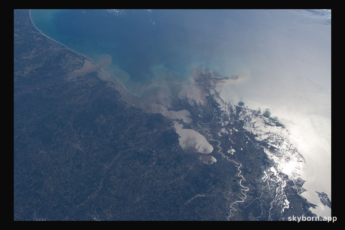 The Mississippi River runs past Lake Pontchartrain, through the city of New Orleans, Louisiana, and into the Gulf