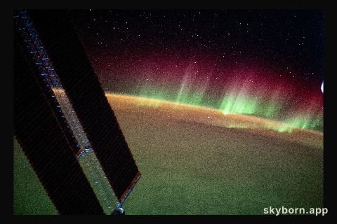 The aurora australis seemingly crowns the Earth's horizon as the International Space Station orbited 272 miles