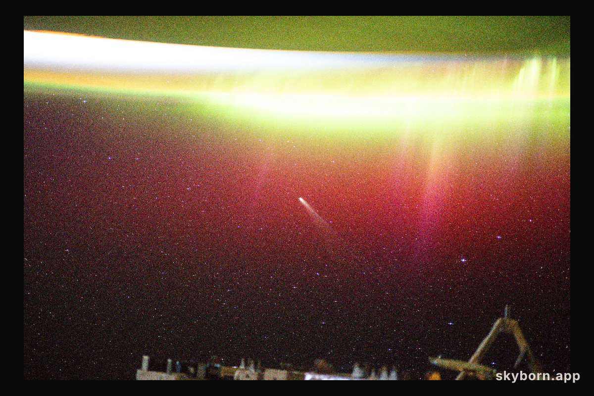 Comet Lemmon soars past Earth at a distance of about 57.2 million miles