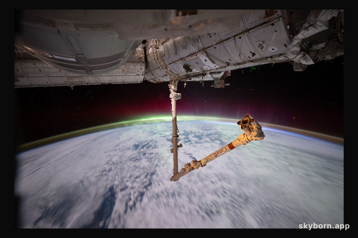 The aurora australis crowns Earth’s atmosphere above the Indian Ocean