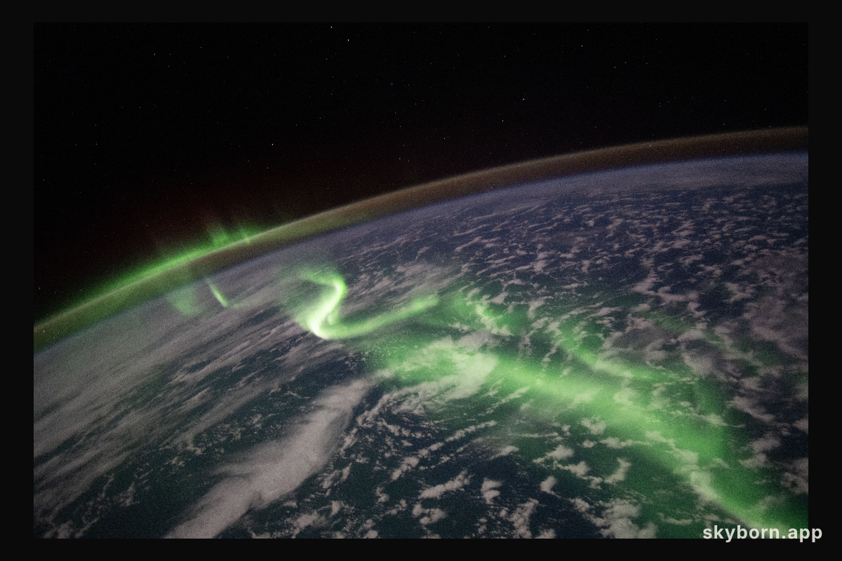 The aurora australis arcs across the Indian Ocean south of Perth, Australia